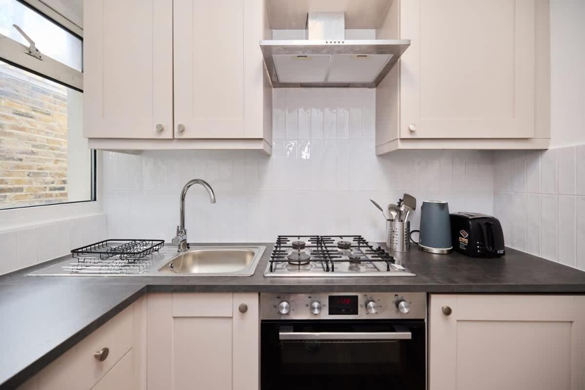 The Maida Hill Hideout - 2bdr Flat With Courtyard * Londres